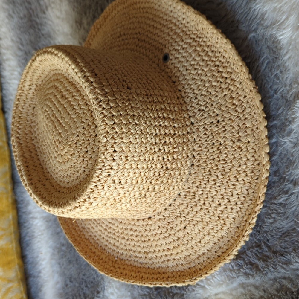 Men's natural fiber hat.OS